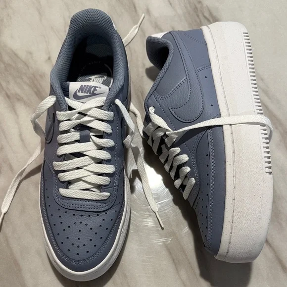 Nike Womens Sneakers in Blue and White - Picture 2 of 6